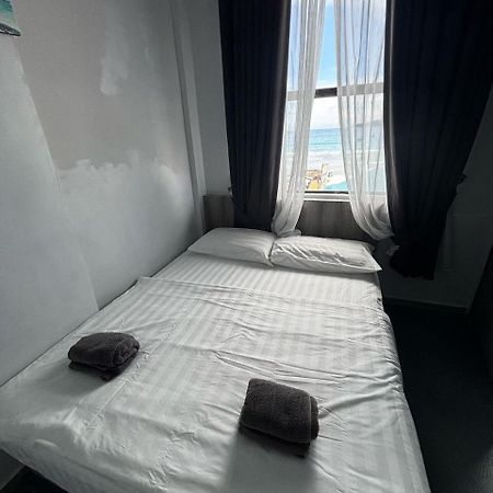 The Room Inn - Pasir Panjang Kampung Kuala Besut Esterno foto