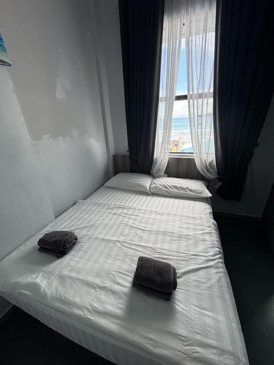 The Room Inn - Pasir Panjang Kampung Kuala Besut Esterno foto